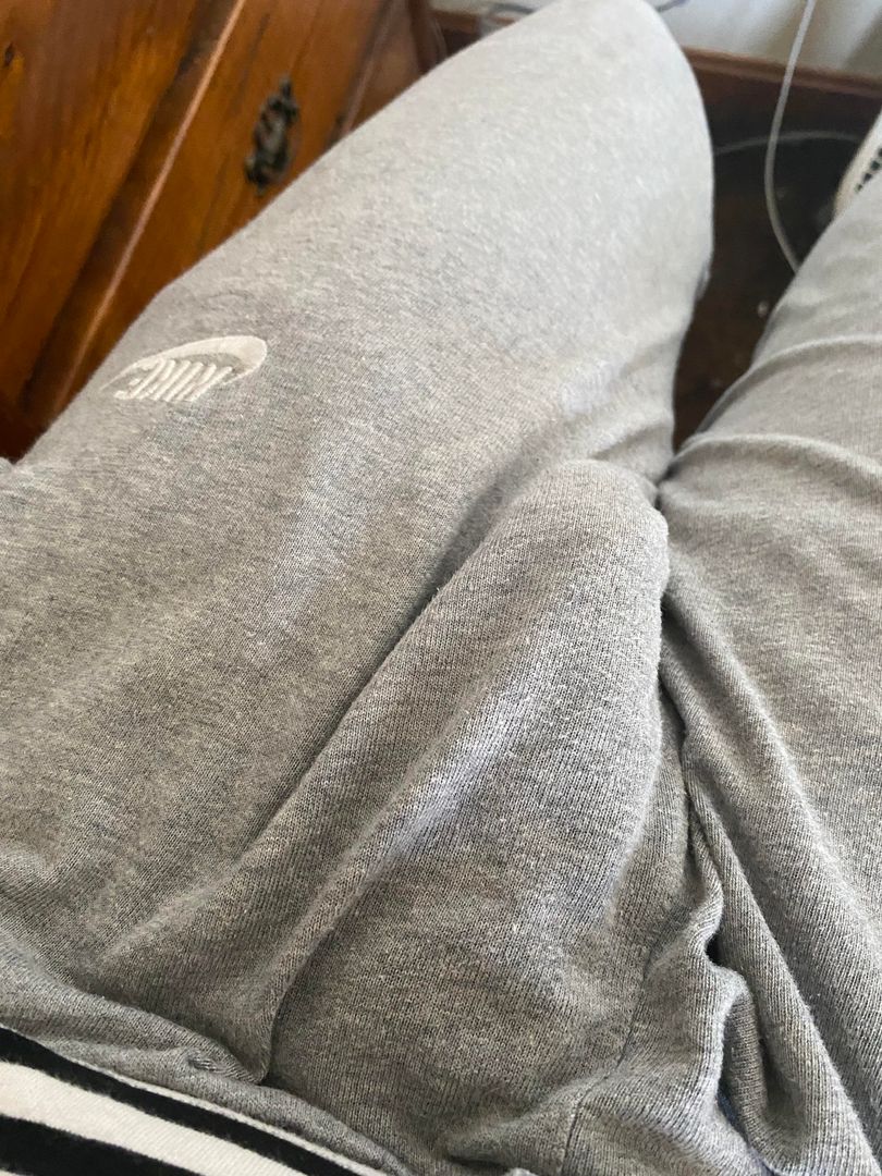 I love Grey sweatpants season | Scrolller